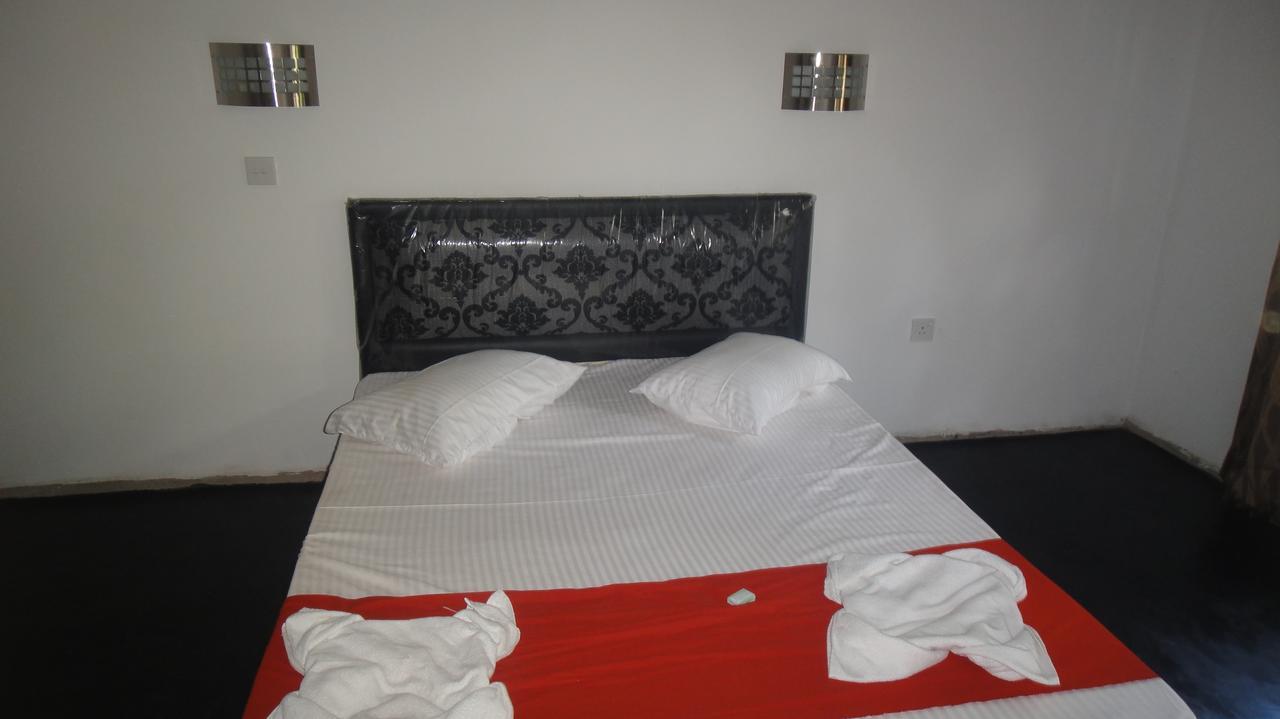 The Kingston Hotel Kiribathgoda Esterno foto