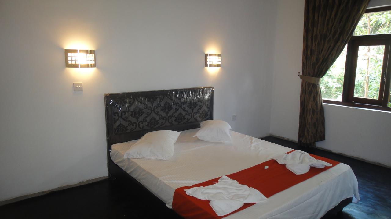 The Kingston Hotel Kiribathgoda Esterno foto