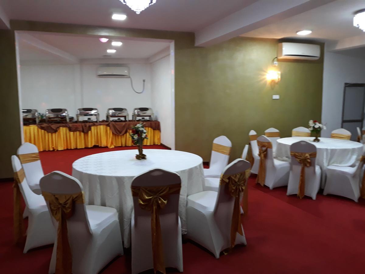 The Kingston Hotel Kiribathgoda Esterno foto