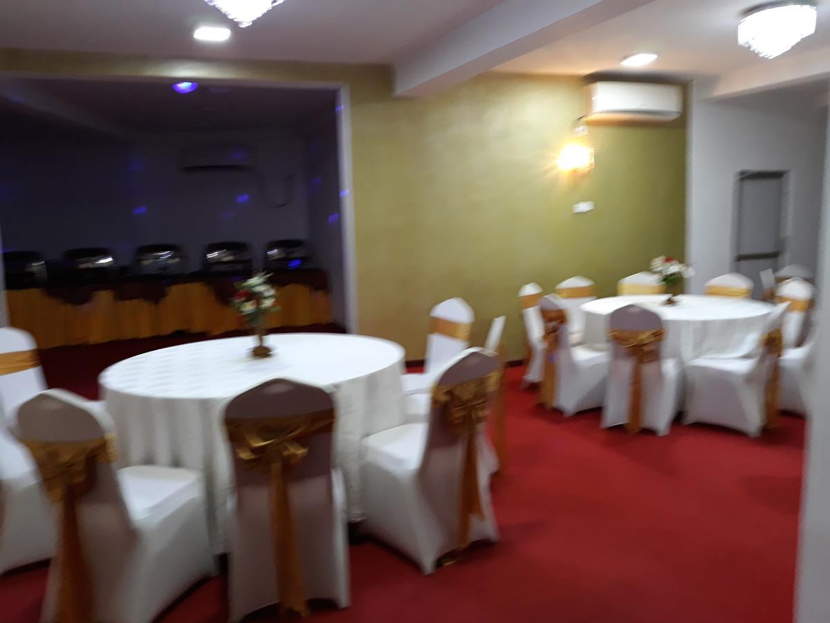 The Kingston Hotel Kiribathgoda Esterno foto