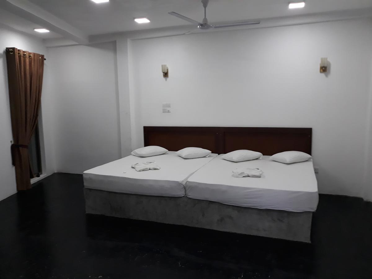 The Kingston Hotel Kiribathgoda Esterno foto