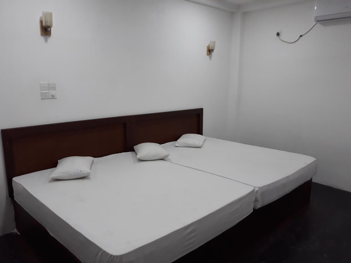 The Kingston Hotel Kiribathgoda Esterno foto