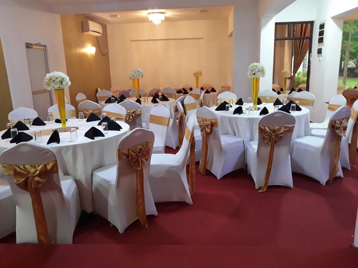 The Kingston Hotel Kiribathgoda Esterno foto