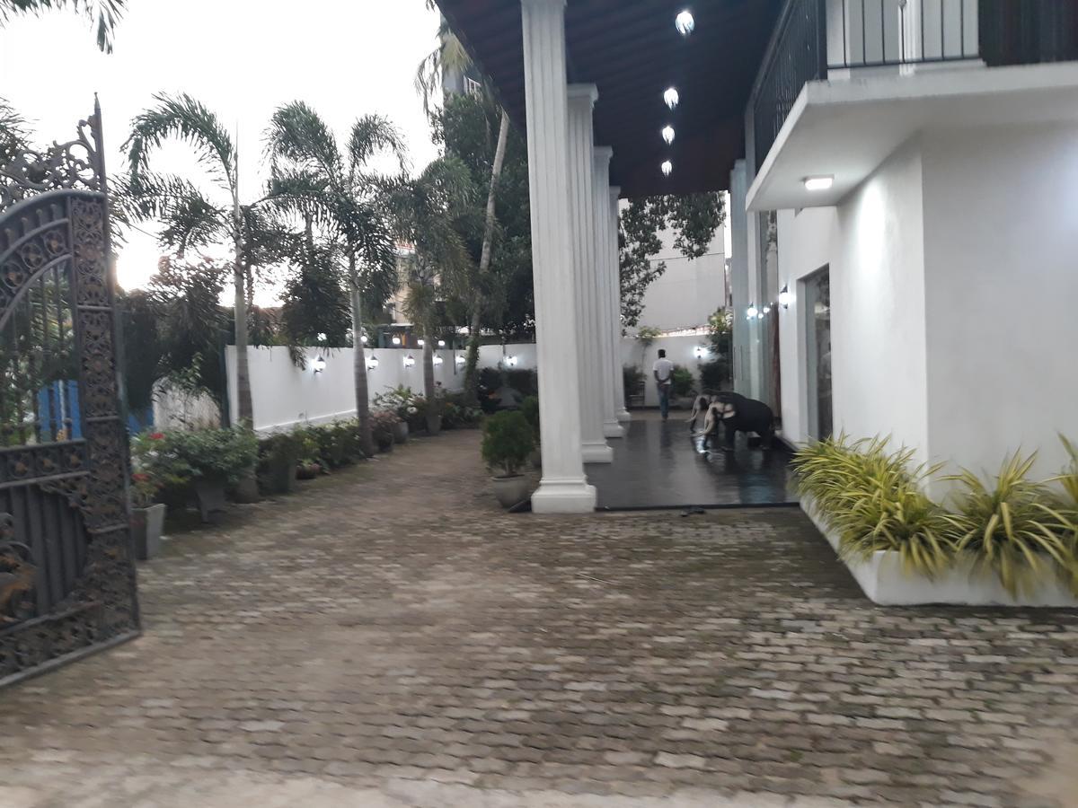 The Kingston Hotel Kiribathgoda Esterno foto