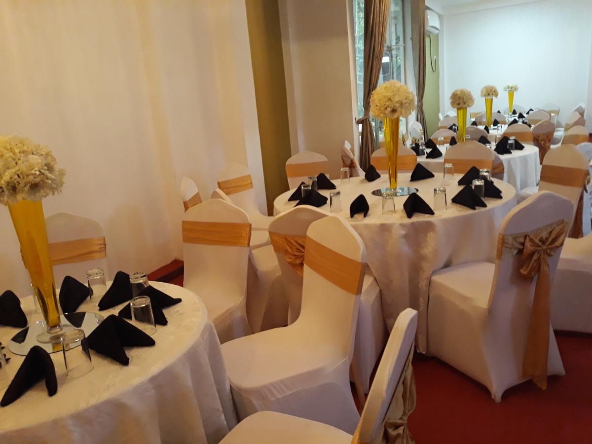 The Kingston Hotel Kiribathgoda Esterno foto